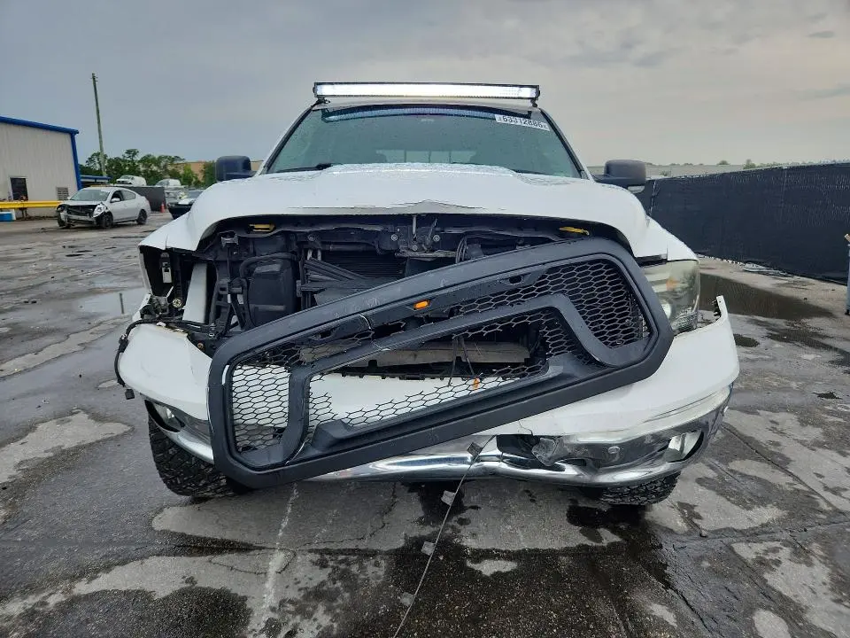 2016 RAM 1500 SLT  