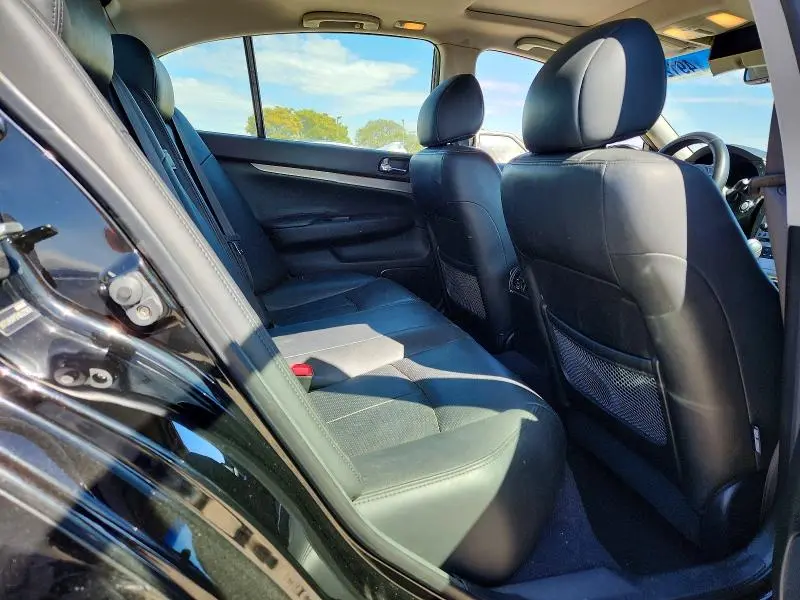 2015 INFINITI Q40 BASE  