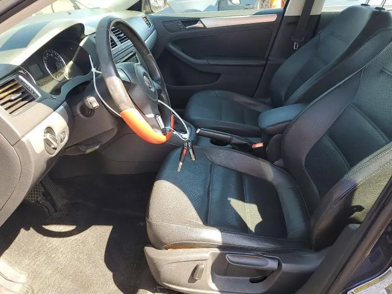 2013 VOLKSWAGEN JETTA SE  