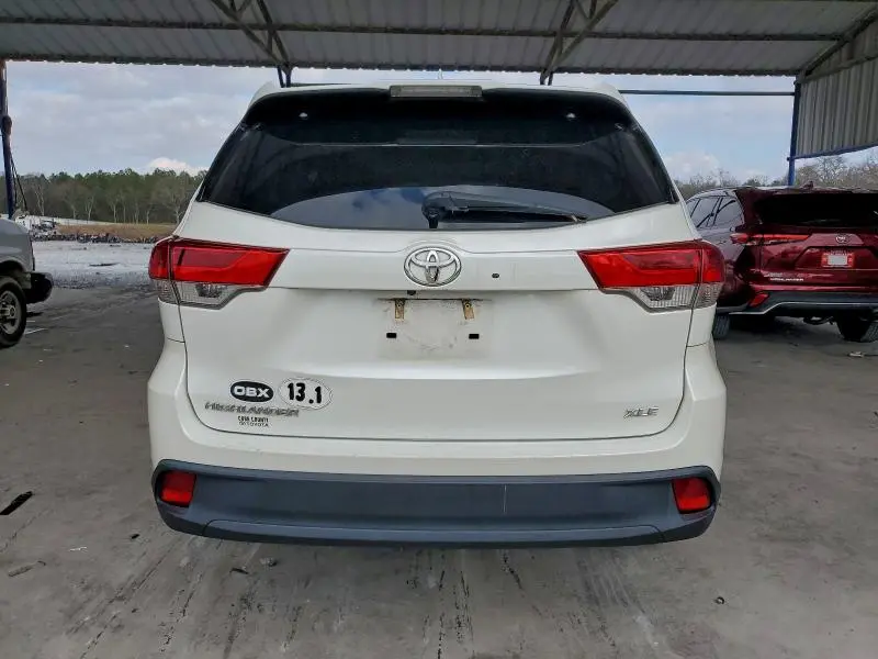 2018 TOYOTA HIGHLANDER SE  