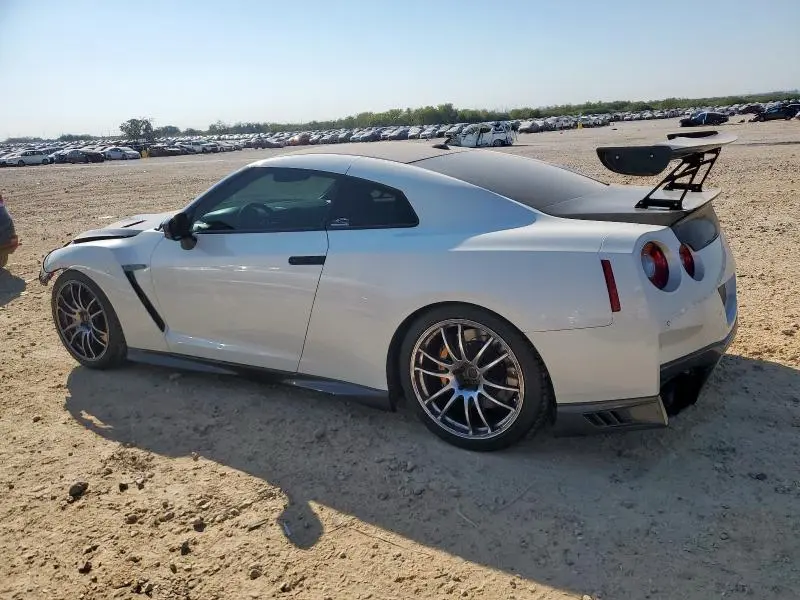 2018 NISSAN GT-R PURE  