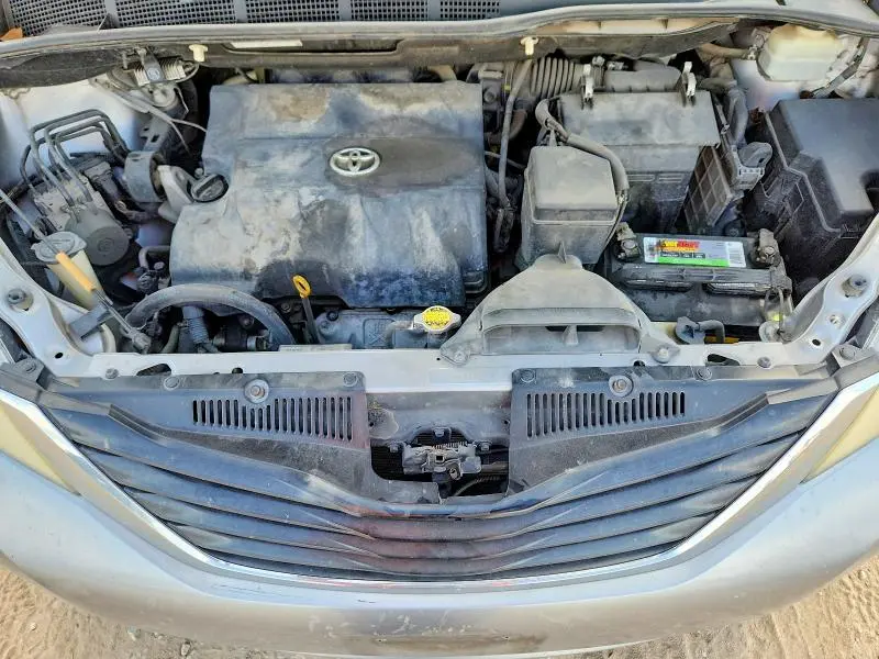 2012 TOYOTA SIENNA LE  