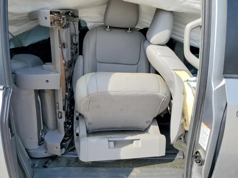 2017 TOYOTA SIENNA XLE 8-PASSENGER  