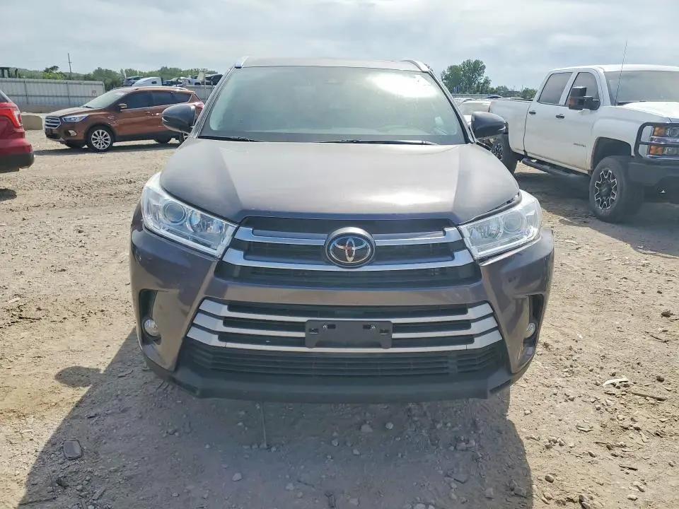 2018 TOYOTA HIGHLANDER XLE  