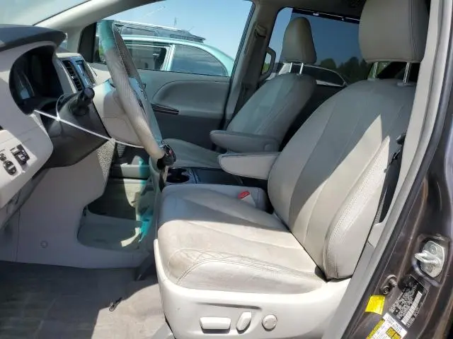 2012 TOYOTA SIENNA XLE  