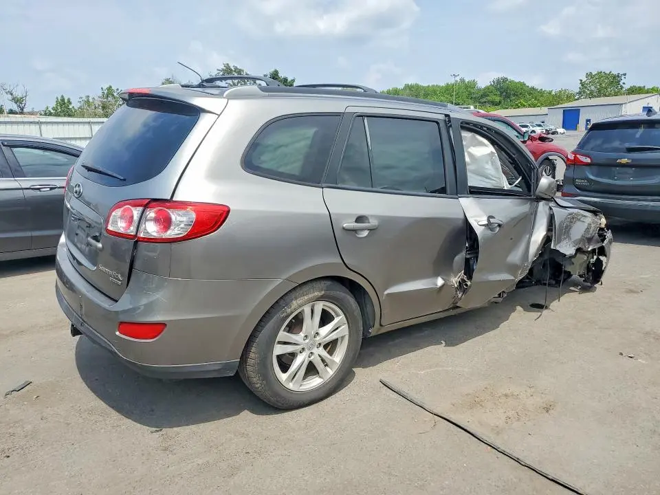 2011 HYUNDAI SANTA FE SE  
