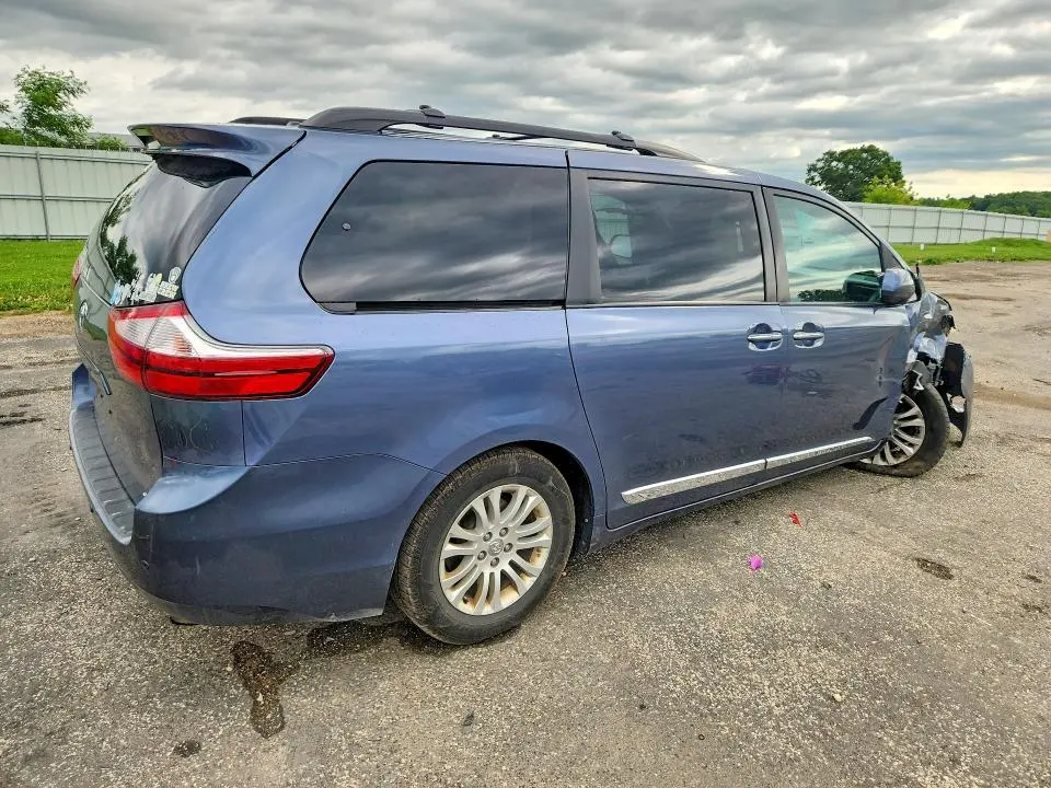2017 TOYOTA SIENNA XLE PREMIUM 8-PASSENGER  