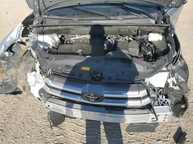 2018 TOYOTA HIGHLANDER SE  