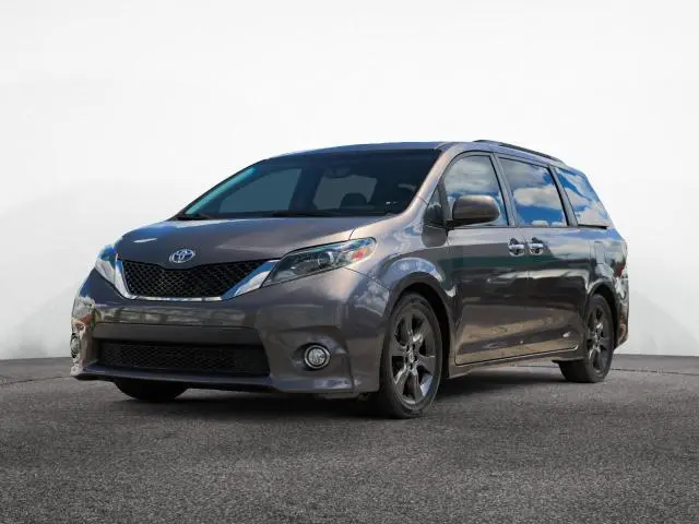 2016 TOYOTA SIENNA SE  