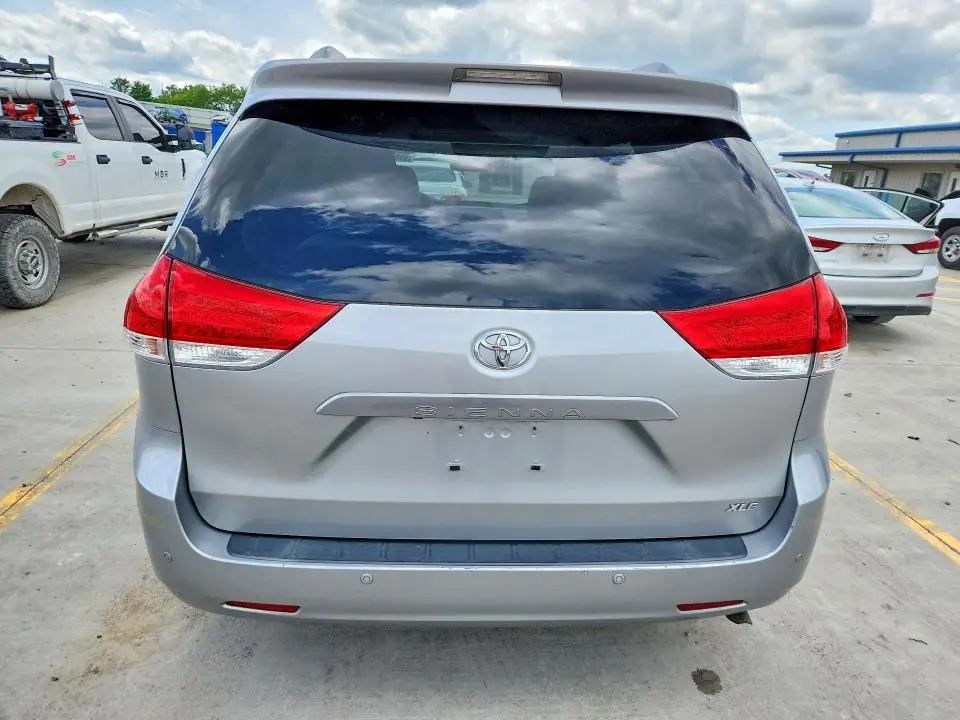 2013 TOYOTA SIENNA   