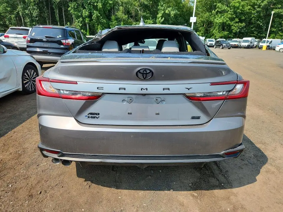 2025 TOYOTA CAMRY SE  