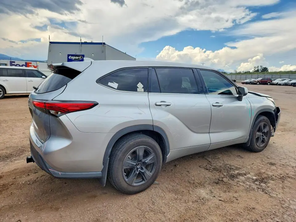 2021 TOYOTA HIGHLANDER LE  