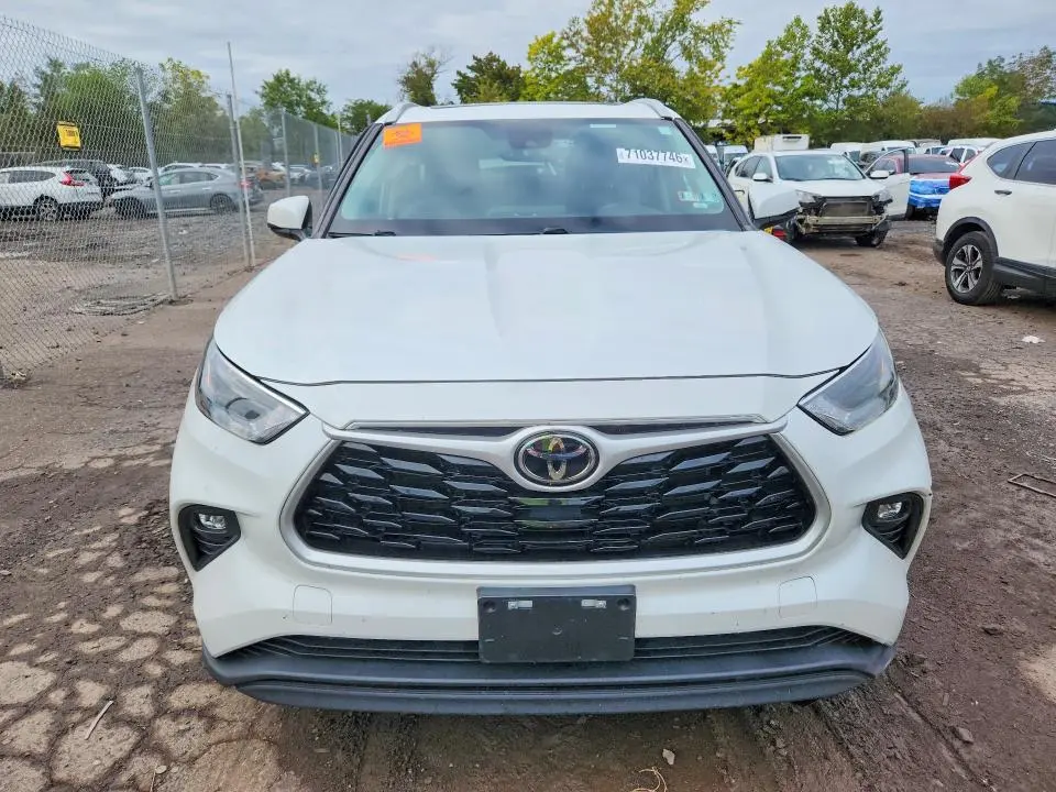 2023 TOYOTA HIGHLANDER XLE  