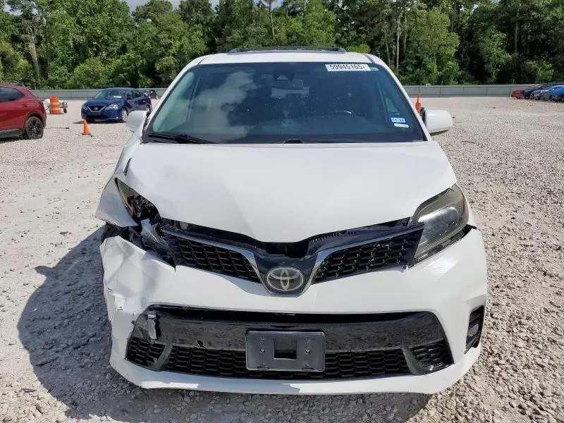 2019 TOYOTA SIENNA SE  
