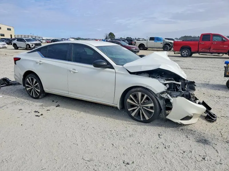 2022 NISSAN ALTIMA SR  