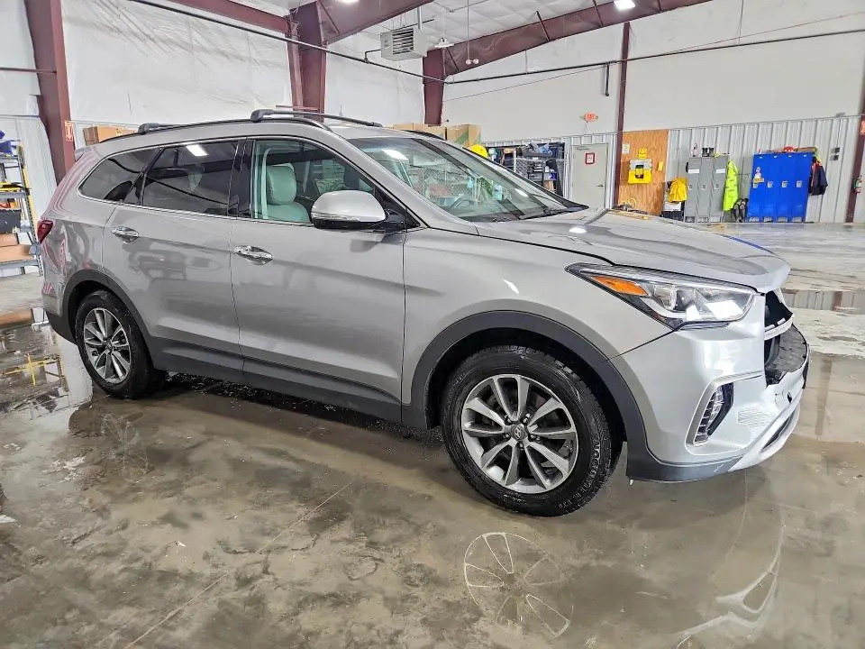 2017 HYUNDAI SANTA FE SE  