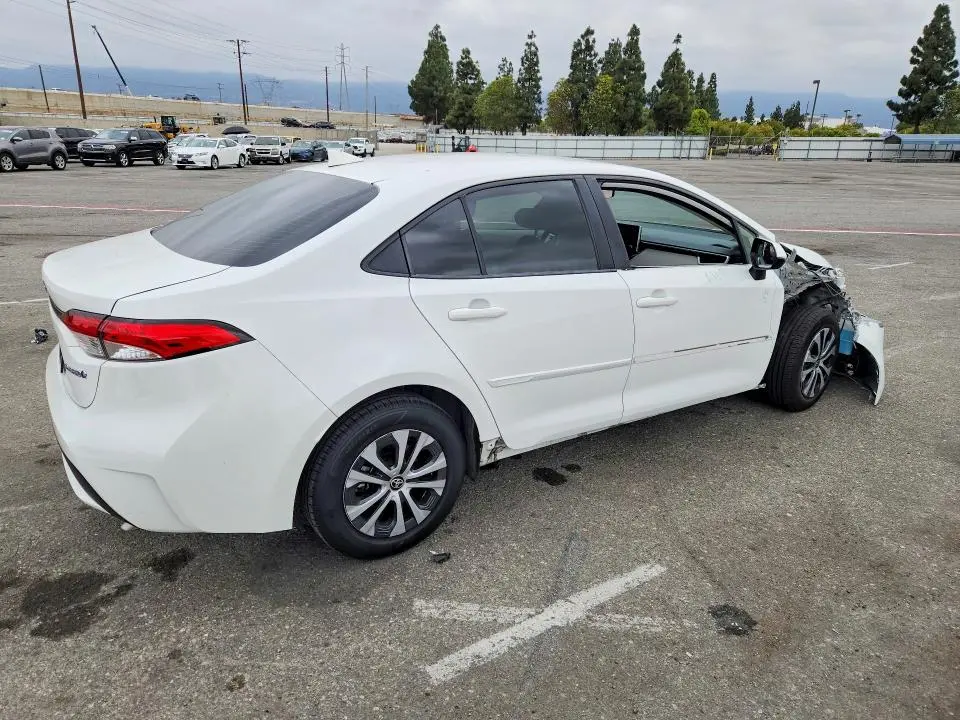 2021 TOYOTA COROLLA LE  
