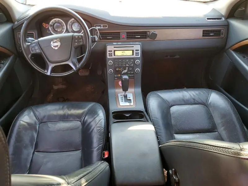2010 VOLVO XC70 3.2  