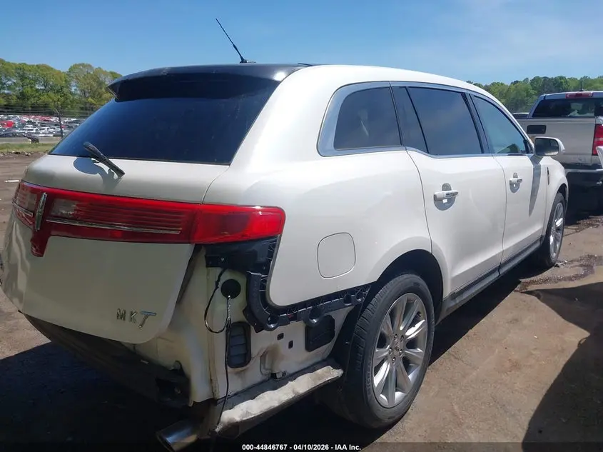 2013 LINCOLN MKT  