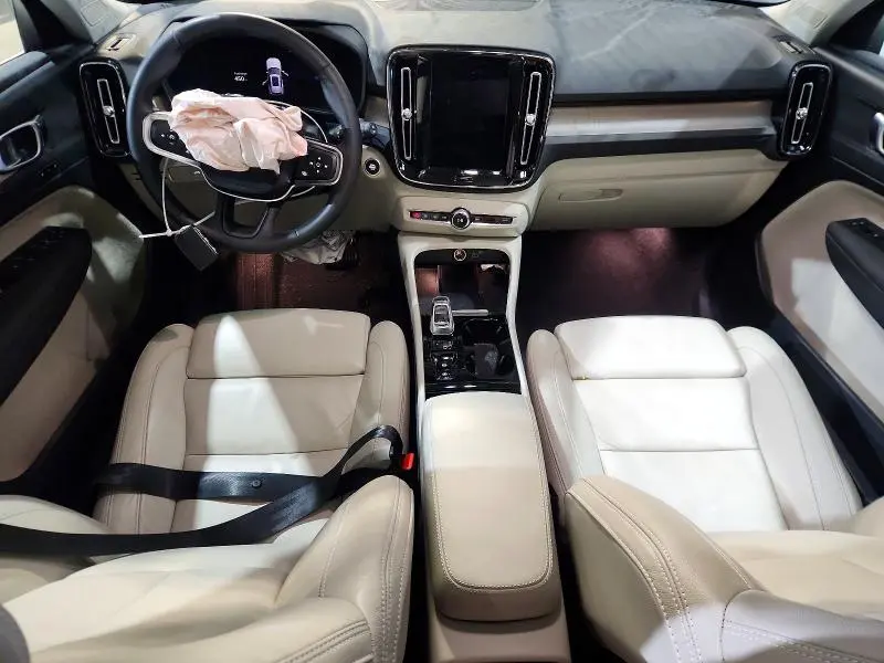 2024 VOLVO XC40 PLUS  