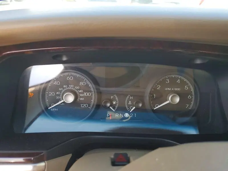 2011 LINCOLN TOWN CAR SIGNATURE LIMITED  