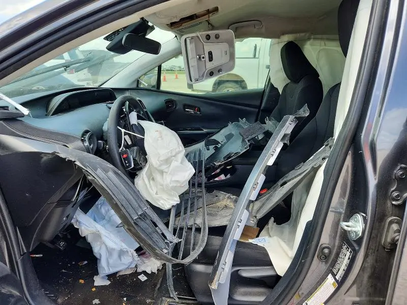 2019 TOYOTA PRIUS LE  