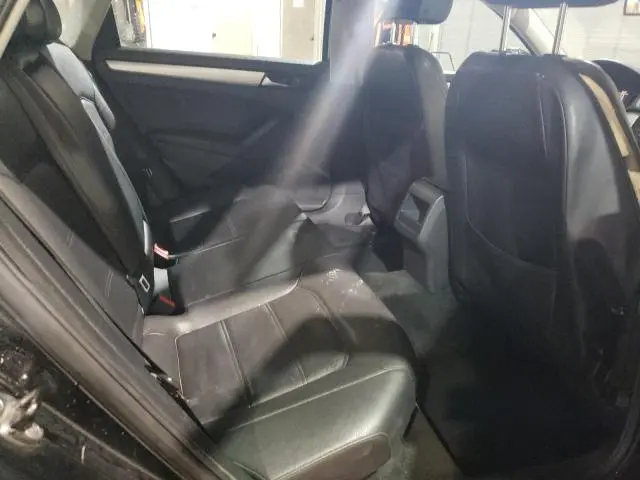 2012 VOLKSWAGEN PASSAT SE