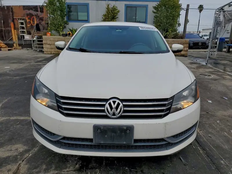 2015 VOLKSWAGEN PASSAT SE  