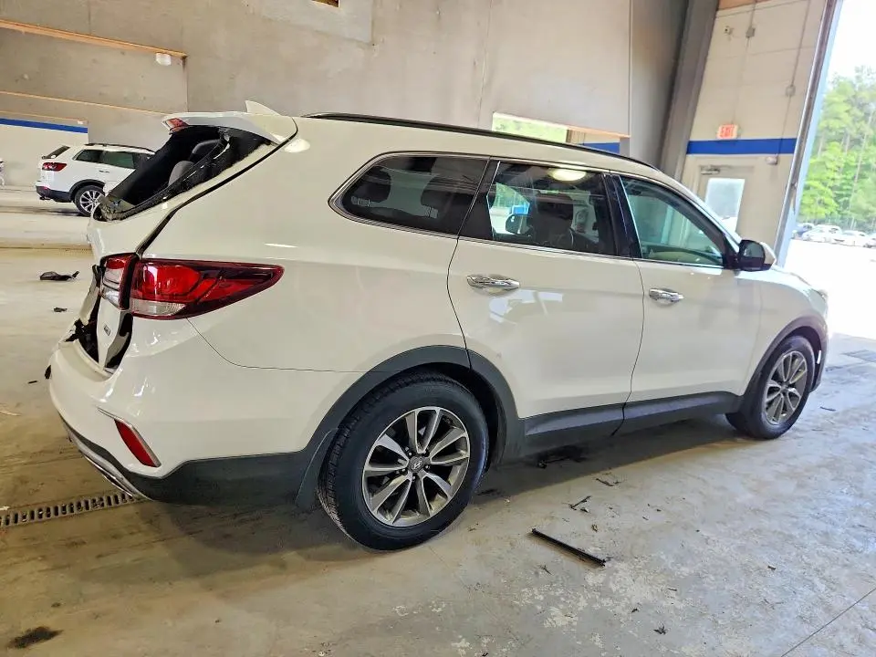 2018 HYUNDAI SANTA FE SE  