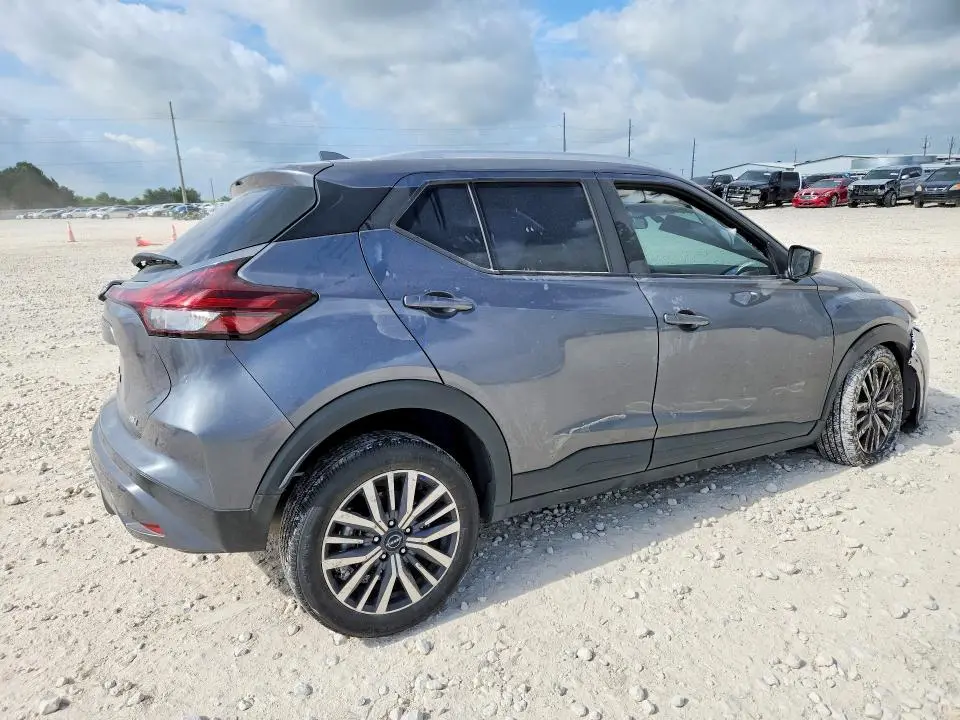 2022 NISSAN KICKS SV  