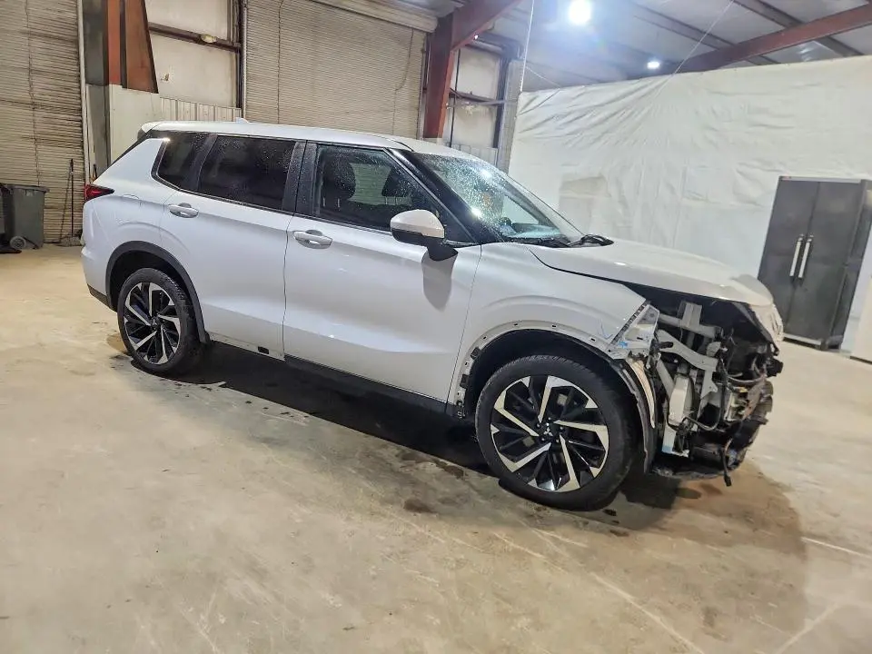2022 MITSUBISHI OUTLANDER ES  