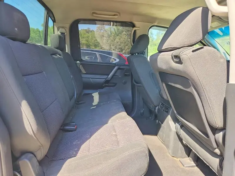 2011 NISSAN TITAN SV  