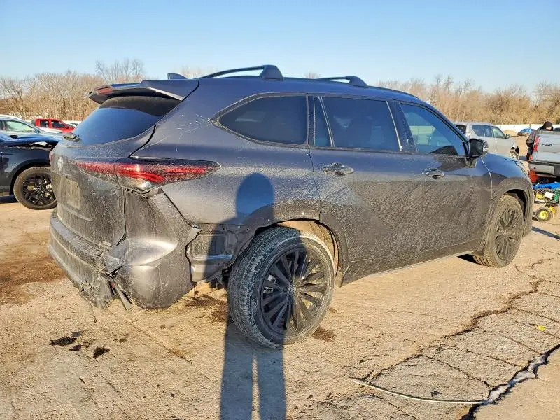 2024 TOYOTA HIGHLANDER LE  