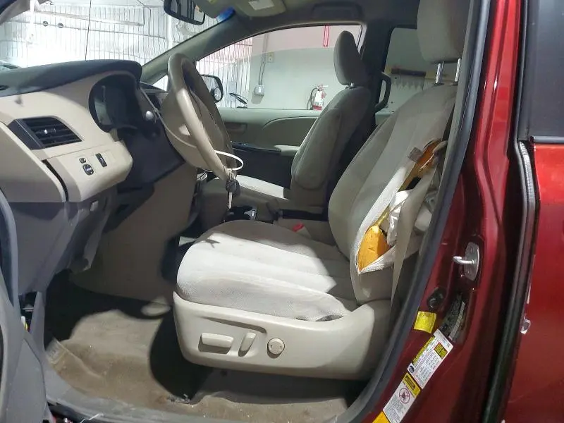 2012 TOYOTA SIENNA LE  