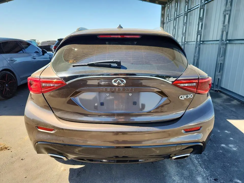 2017 INFINITI QX30 BASE  