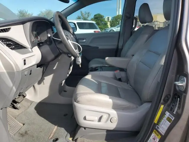2015 TOYOTA SIENNA LE  