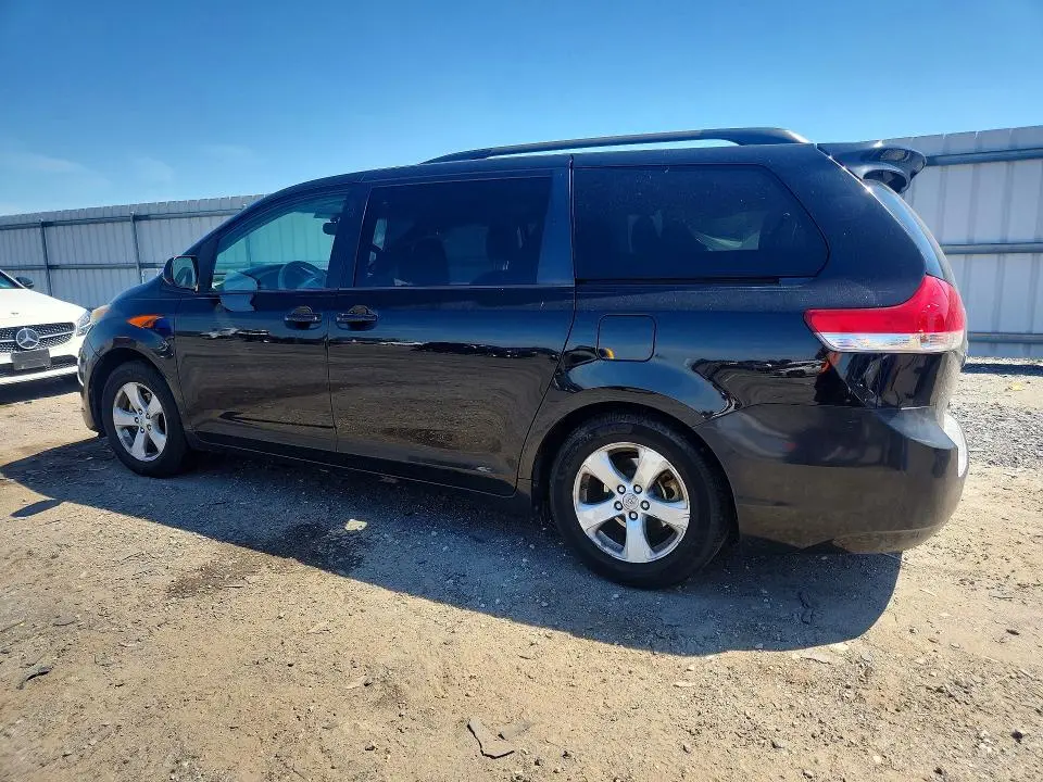 2012 TOYOTA SIENNA LE  