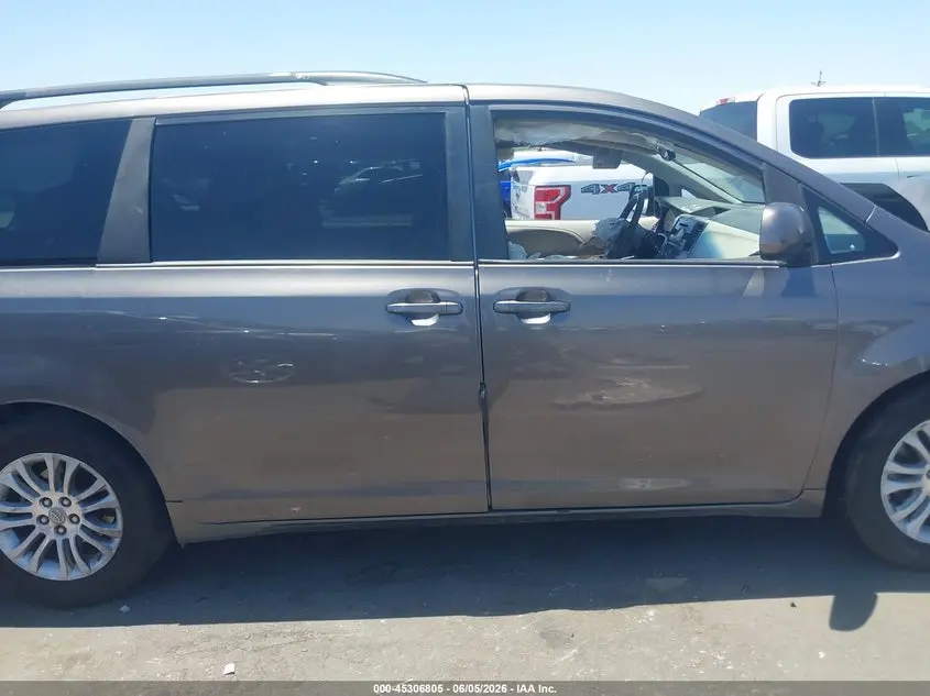 2013 TOYOTA SIENNA XLE V6 8 PASSENGER