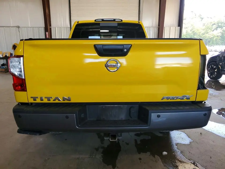 2017 NISSAN TITAN PRO-4X  