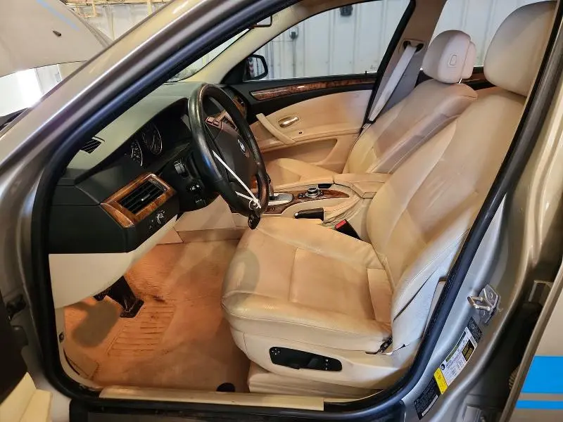2010 BMW 528I   