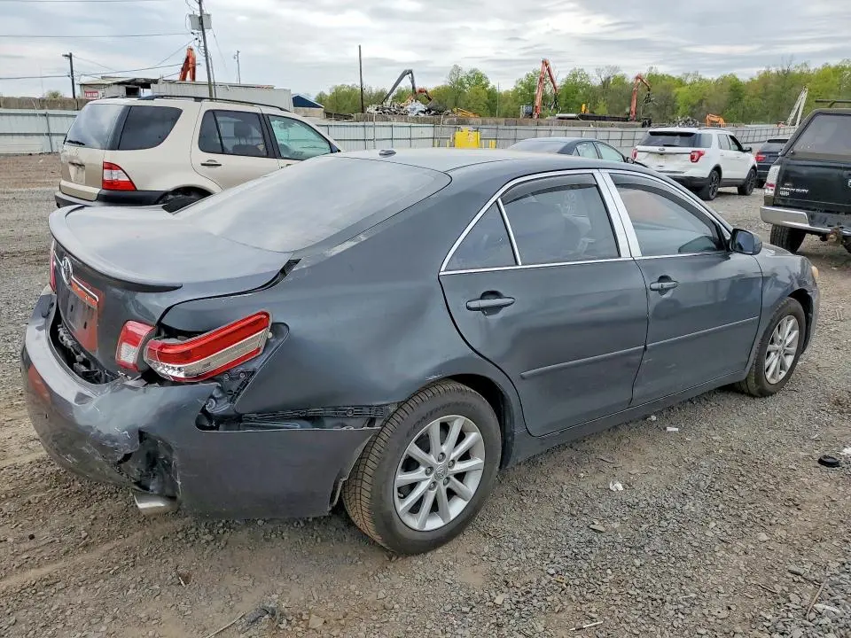 2011 TOYOTA CAMRY XLE V6  