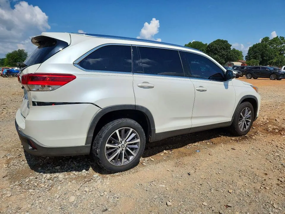 2019 TOYOTA HIGHLANDER XLE  