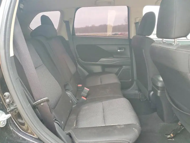 2017 MITSUBISHI OUTLANDER SE  