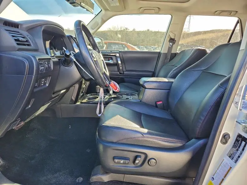 2023 TOYOTA 4RUNNER SE  