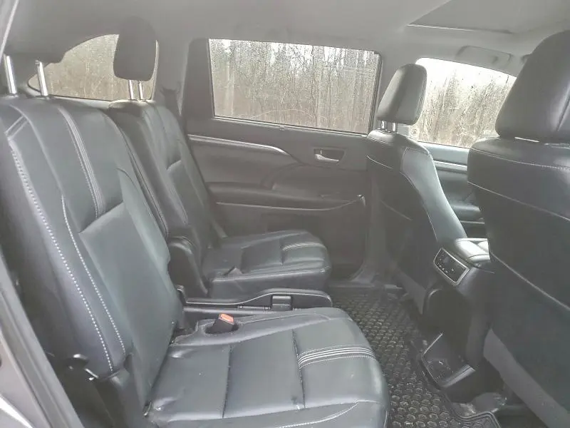 2018 TOYOTA HIGHLANDER SE  