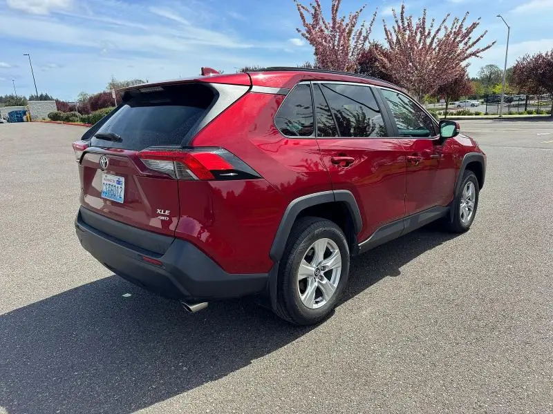 2020 TOYOTA RAV4 XLE  