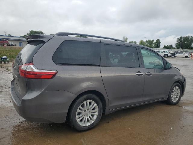 2017 TOYOTA SIENNA XLE