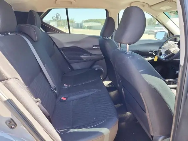 2022 NISSAN KICKS SV  