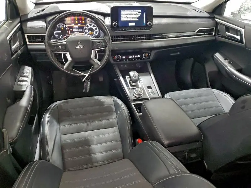 2024 MITSUBISHI OUTLANDER SE  