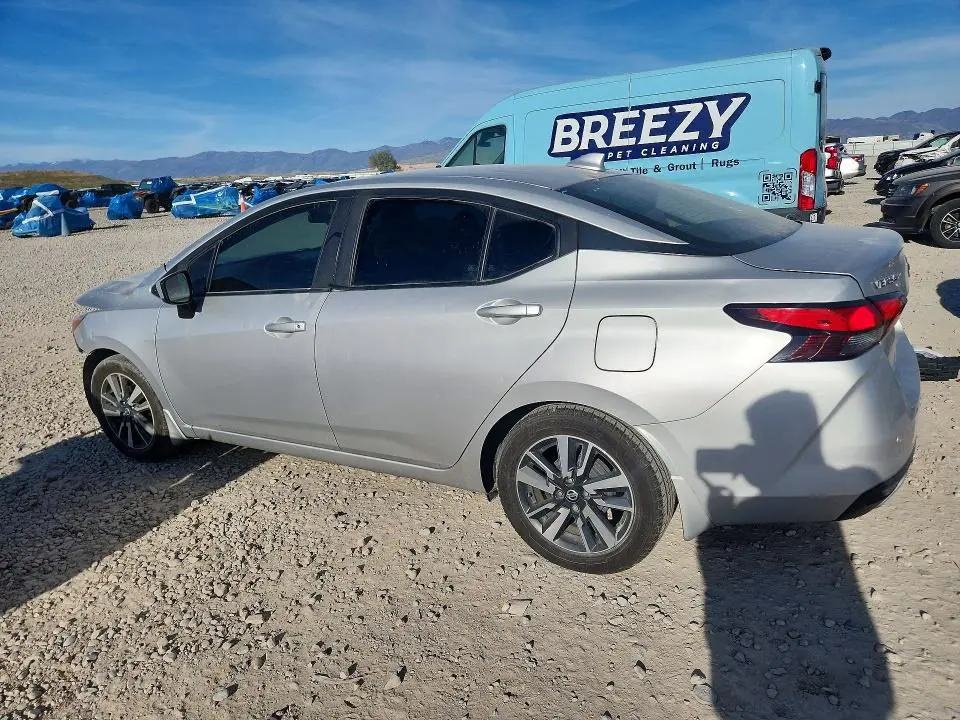 2022 NISSAN VERSA SV  